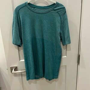 Lululemon workout shirt